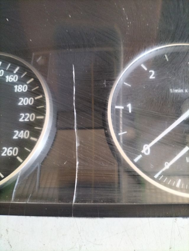 Cuadro de instrumentos BMW ref / 6988487-01 - 618007200 - 14369510 00
(cristal roto )