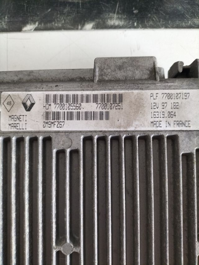 Centralita motor Renault /Magneti marelli
Referencia original : 7700105560 -7700107251 - 7700107197