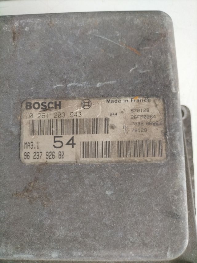 Centralita motor Peugeot 106 / Citroën Saxo 1.1 gasolina
Referencia original : 9623792680
Referencia Bosch : 0261203943
