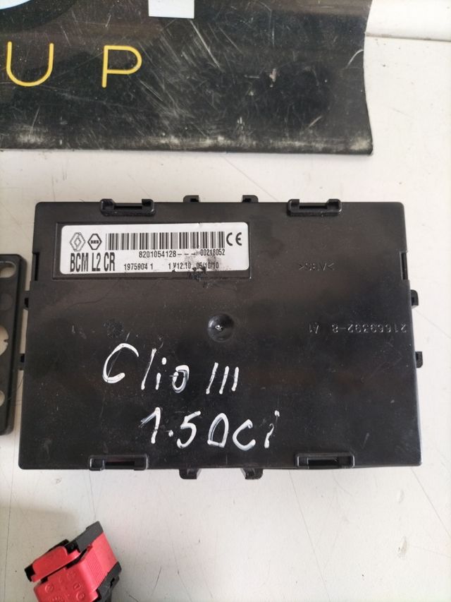 Kit de arranque Renault Clio 3 1.5dci
centralita motor Delphi referencia : 8200911560 - 8200909666 DCM1.2
Bcm L2 CR referencia : 8201054128