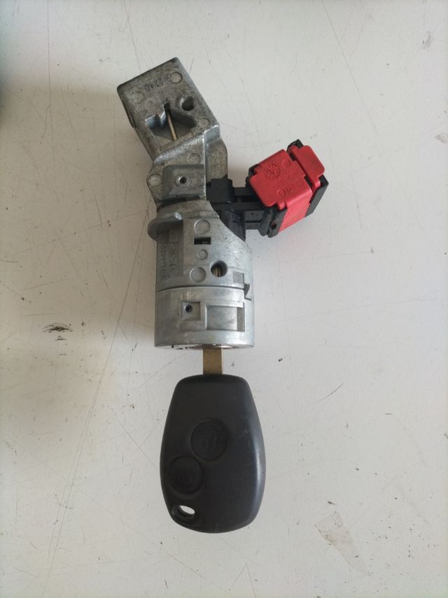 Kit de arranque Renault Clio 3 1.5dci
centralita motor Delphi referencia : 8200911560 - 8200909666 DCM1.2
Bcm L2 CR referencia : 8201054128