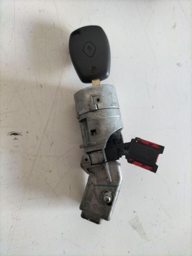 Kit de arranque Renault Clio 3 1.5dci
centralita motor Delphi referencia : 8200911560 - 8200909666 DCM1.2
Bcm L2 CR referencia : 8201054128