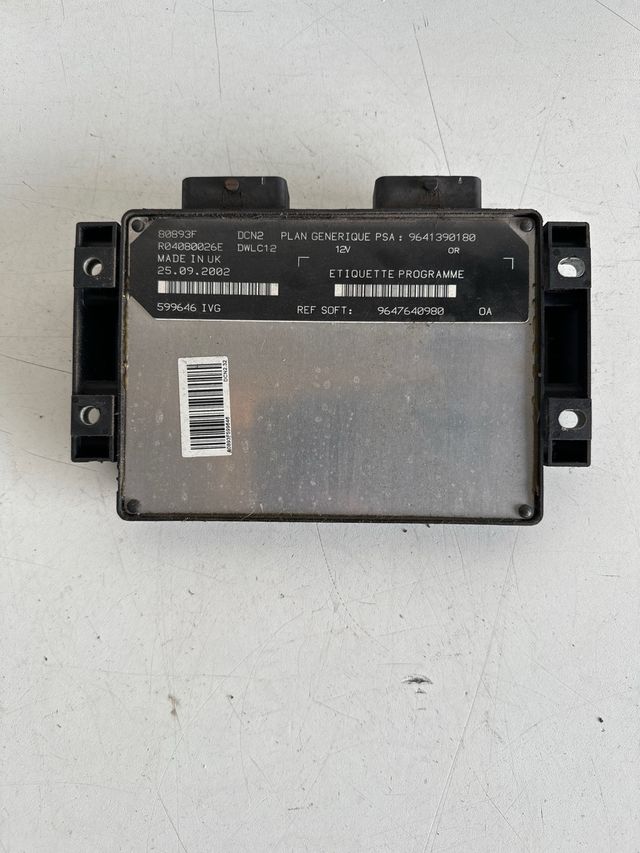 Centralita motor uce Peugeot / Citroen
Referencia original : 9641390180 / 9647640980