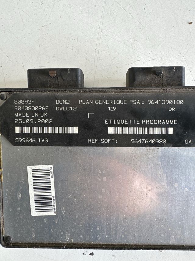 Centralita motor uce Peugeot / Citroen
Referencia original : 9641390180 / 9647640980