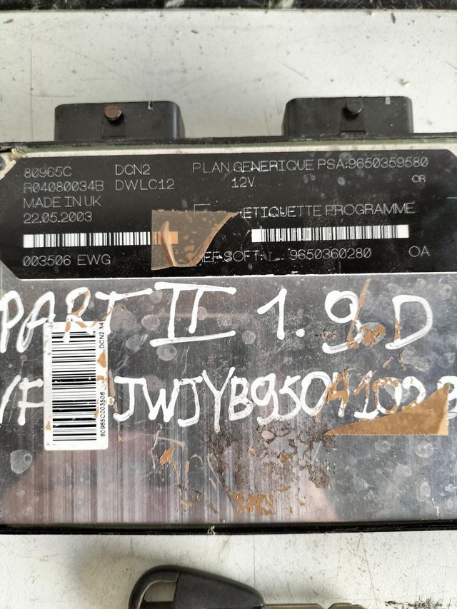 Centralita motor Peugeot Partner 19D
Referencia original : 9650359580 - 9650360280