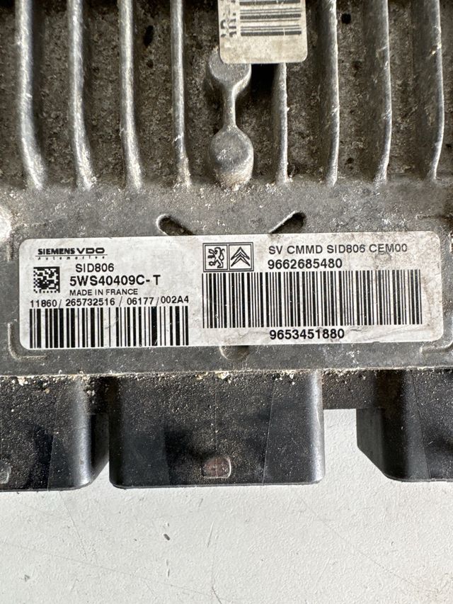Centralita motor Siemens SID806 Peugeot Citroen
Referencia original : 9662685480 - 9653451880
Referencia Siemens : 5WS40409C