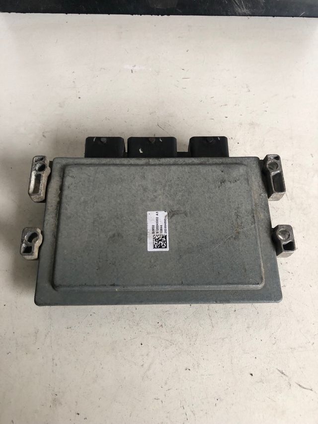 Centralita motor Renault modus / clio 1.2 16v Gasolina S120200102
Referencia original : 8200414422
Referencia Siemens : S120200102