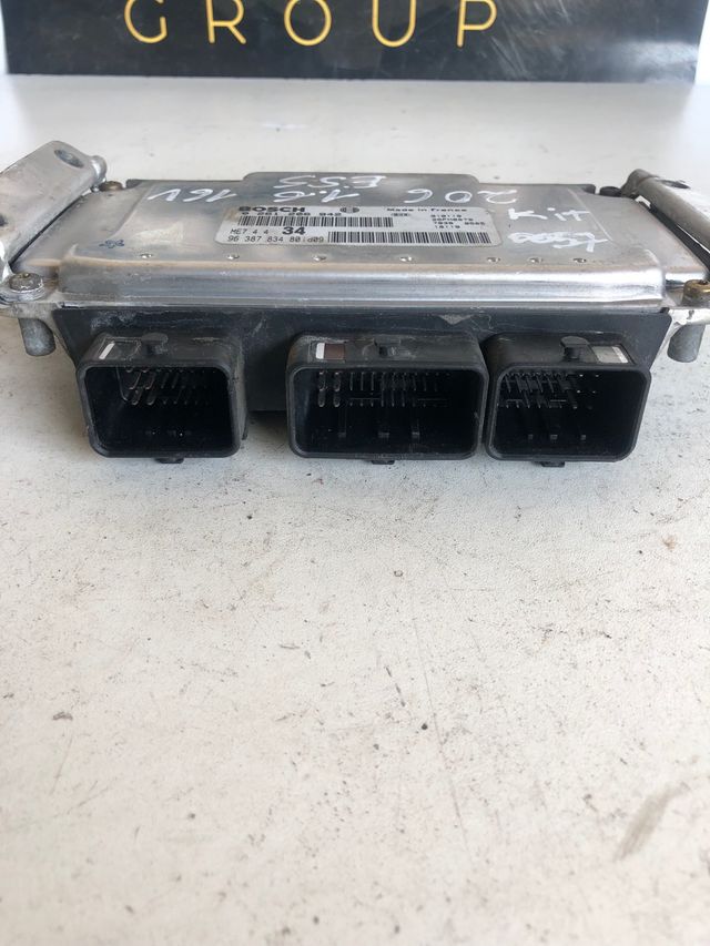 Centralita motor Peugeot 206 1.6 16v gasolina
Referencia original : 9638783480
Referencia Bosch : 0261206942