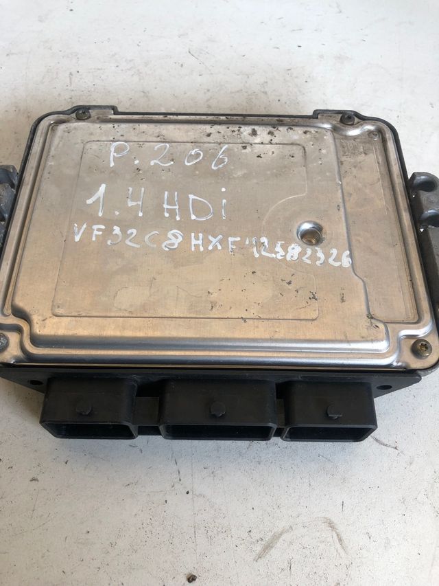 Centralita motor Peugeot 206 1.4 hdi
Referencia original : 9647785780
Referencia Bosch : 0281010707