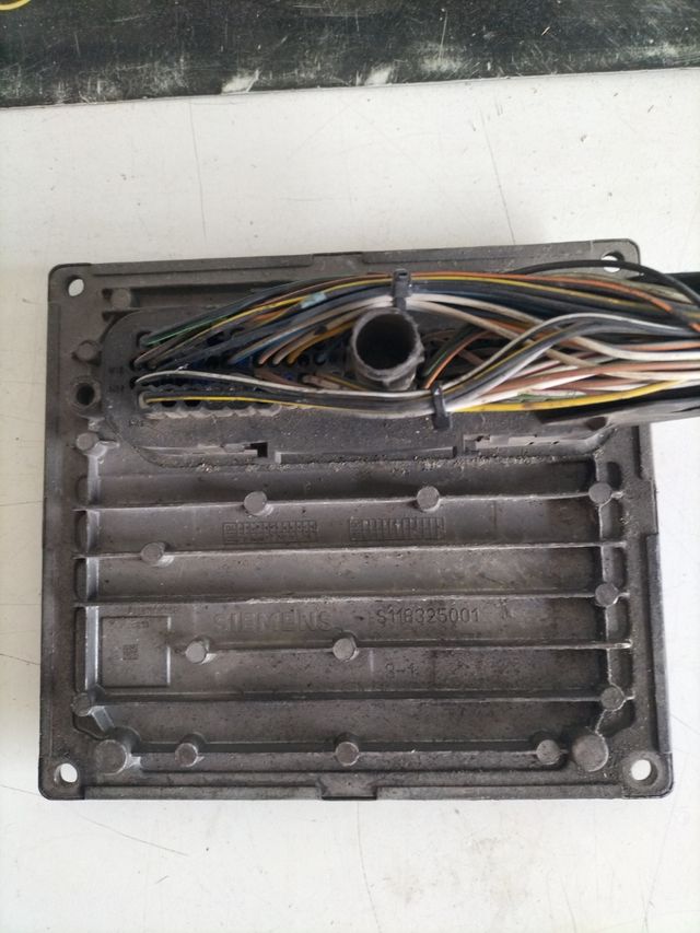 Centralita motor FORD Fiesta IV gasolina Referencia original : 6S61-12A650-PB Referencia Siemens : S118763016