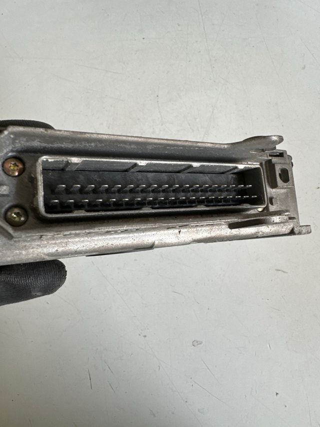 Centralita motor Peugeot 106 / Citroen ax 1.4 referencia original : 9613328680 Referencia Bosch : 0261200708