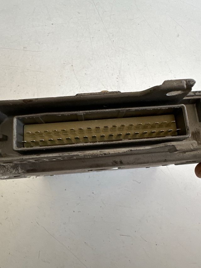 Centralita motor Peugeot 106 / Citroen ax 1.4 bosch Referencia original : 9617149680 Referencia Bosch : 0261200772