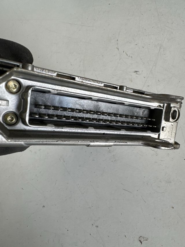 Centralita motor uce peugeot citroen bosch Referencia Bosch : 0261200707 Referencia original : 9613113880