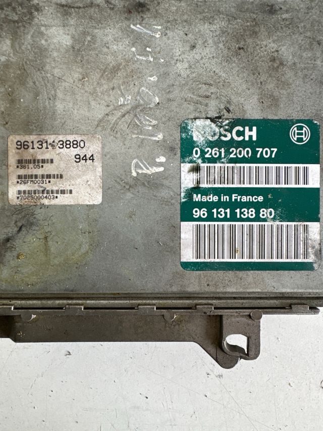 Centralita motor uce peugeot citroen bosch Referencia Bosch : 0261200707 Referencia original : 9613113880