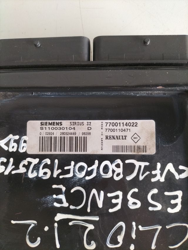 Centralita motor Renault  Referencia Siemens : S110030104 Referencia original : 7700114022 / 7700110471