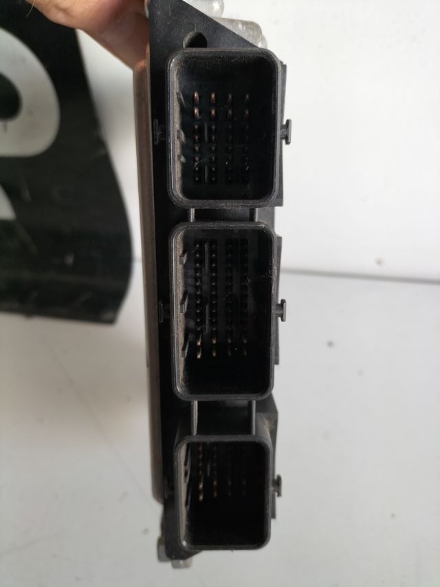 Centralita motor Ford Fiesta V 1.6 Hdi Referencia Bosch : 0281015428 9V21-12A650-AC