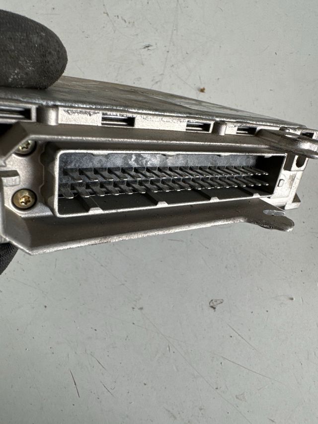 Centralita motor uce Peugeot Citroen bosch Referencia Bosch : 0261200665 Referencia original : 9615046180