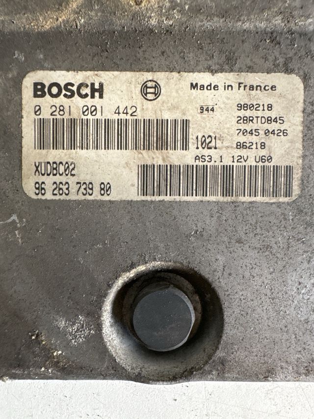 Centralita motor uce Peugeot 806 /Citroen evasion bosch Referencia Bosch : 0281001442 Referencia original : 9626373980