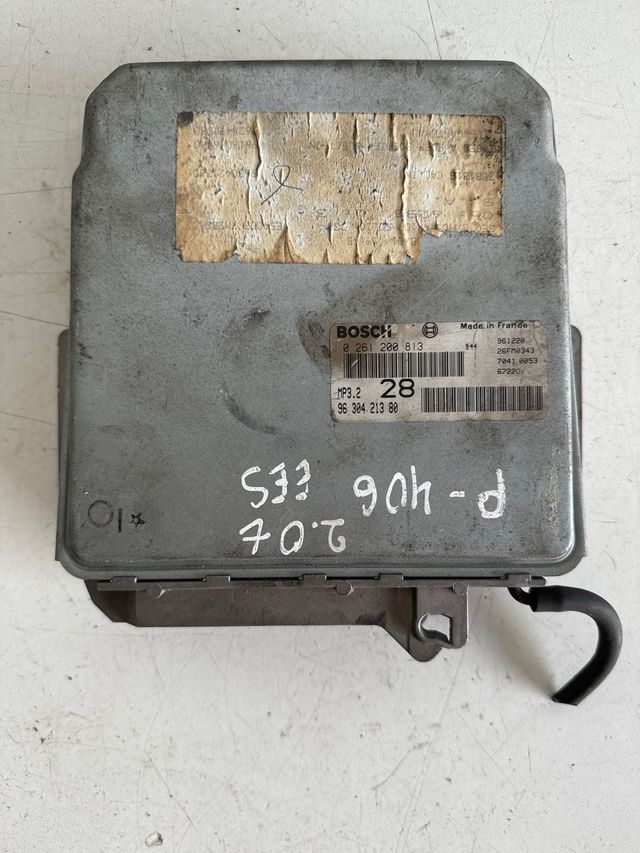 Centralita motor uce Peugeot Citroen bosch Referencia Bosch : 0261200813 Referencia original : 9630421380