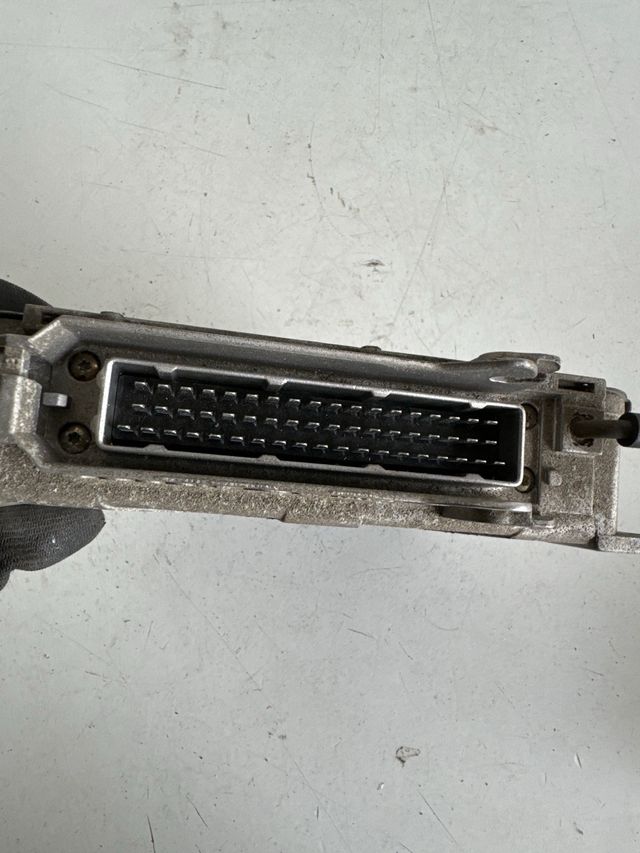 Centralita motor uce Peugeot Citroen bosch Referencia Bosch : 0261200813 Referencia original : 9630421380
