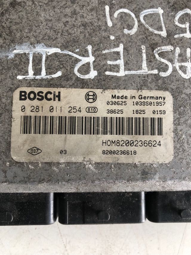 Centralita motor Renault Master 2.5 DCI Referencia Bosch : 0281011254 Referencia original : 8200236624 / 8200236618
