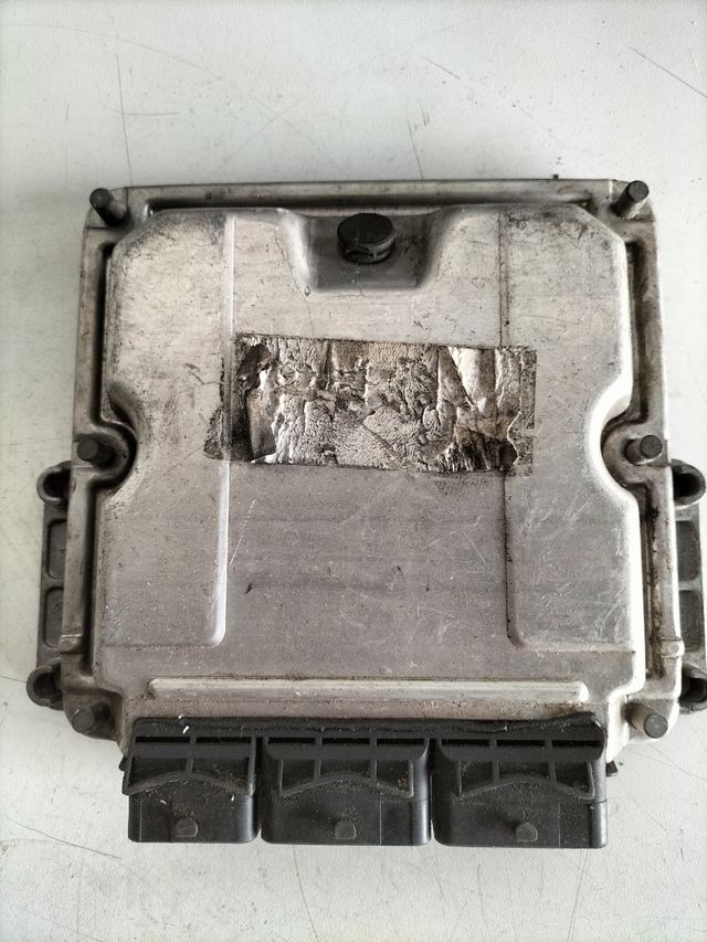 Centralita motor Renault Referencia Bosch : 0281010819 Referencia original : 8200039569 - 8200166362