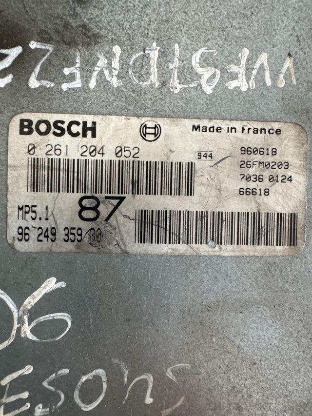 Centralita motor Peugeot Citroen Referencia Bosch : 0261204052 Referencia original : 9624935980
