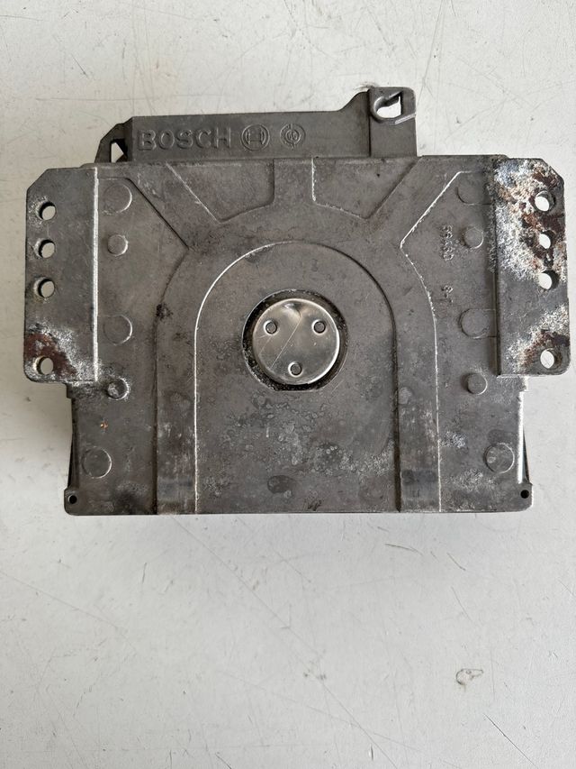 Centralita motor Bosch Peugeot 106 / Citroen saxo Referencia Bosch : 0261204788 Referencia original : 9631528780