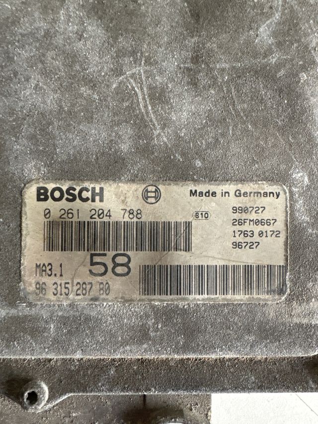Centralita motor Bosch Peugeot 106 / Citroen saxo Referencia Bosch : 0261204788 Referencia original : 9631528780