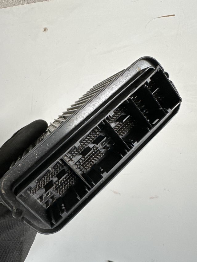 Centralita motor Bosch bmw serie 3 Referencia original : DDE 850720201 Referencia Bosch : 0281016496