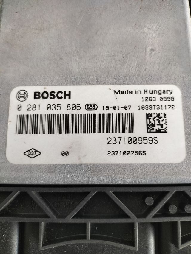 Centralita motor Renault Referencia Bosch : 0281035806 Referencia original : 237100959S