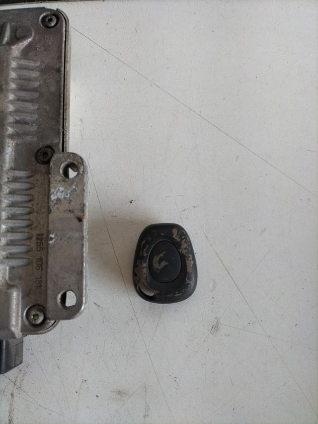 Centralita motor Renault + PLIP Referencia original : 8200309316 - 8200309321 Referencia Bosch : 0281011324