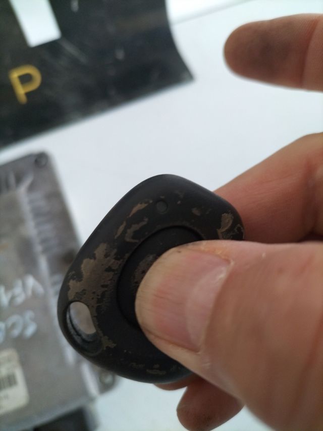 Centralita motor Renault + PLIP Referencia original : 8200309316 - 8200309321 Referencia Bosch : 0281011324