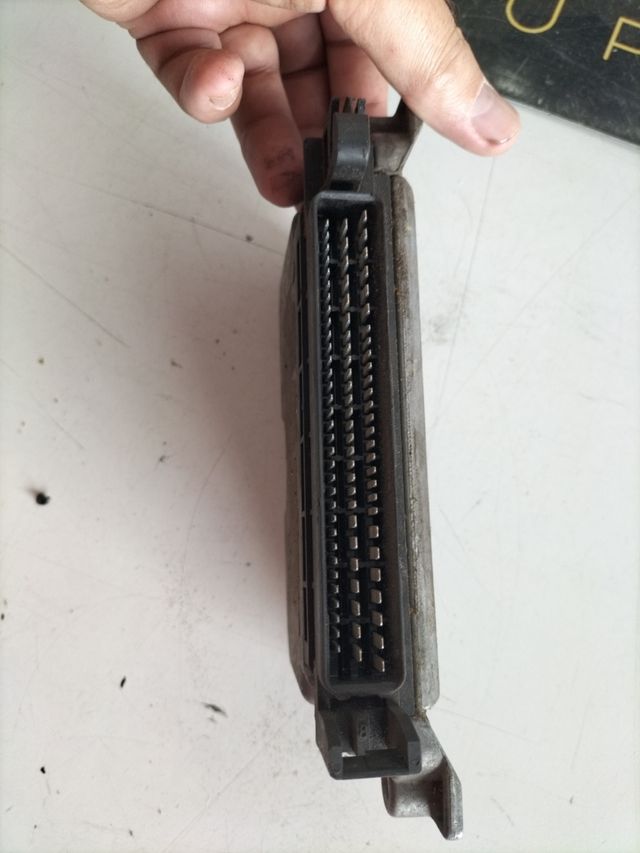 Centralita motor PEUGEOT 206 Referencia original : 9628324780 Referencia Bosch : 0261204712