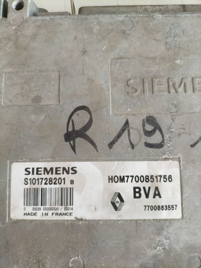 Centralita motor Renault R19 1.8 Gasolina / caja de cambio automatica Referencia original : 7700851756 - HOM7700851756 Referencia Siemens : S101728201