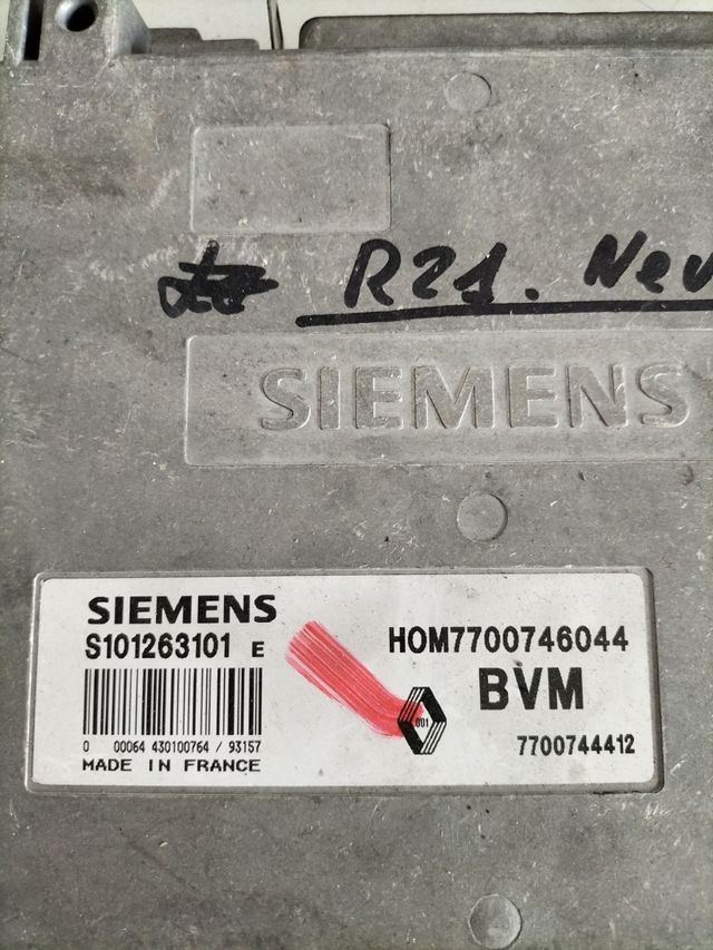 Centralita motor Renault R21 1.7 gasolina Referencia original : 7700746044 - 7700744412 Referencia Siemens : S101263101