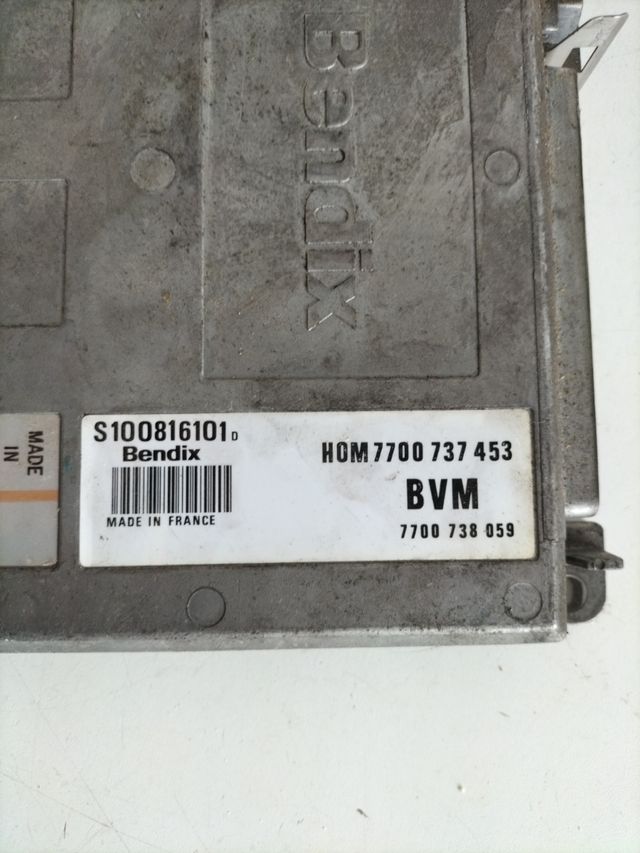 Centralita motor Renault R25 2.0 GTX Referencia original : 7700737453 - 7700738059 Referencia Bendix - Siemens : S100816101
