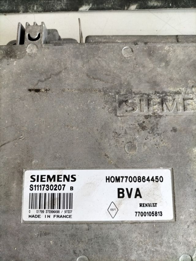 Centralita motor Renault Laguna Referencia original : 7700864450 - 7700105813 referencia Siemens : S111730207