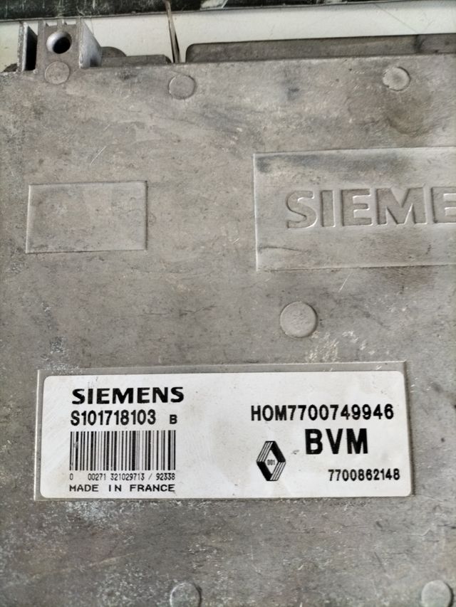 Centralita motor Renault R19 Referencia original : 7700749946 - 7700862148 Referencia Siemens : S101718103