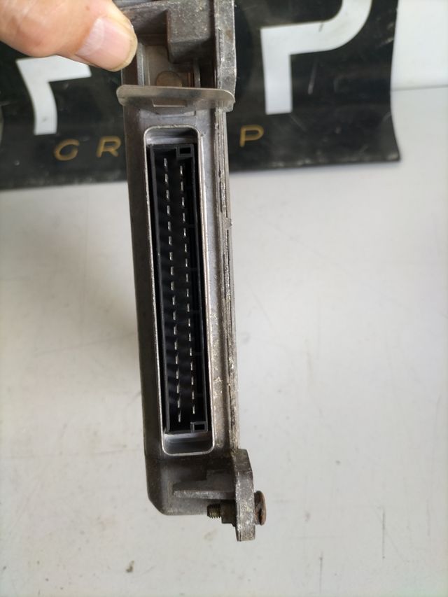 Centralita motor Renault R19 Referencia original : 7700731801 - 7700735140 Referencia Siemens : S100813101