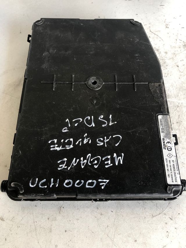 Caja de reles UCH Renault Referencia original : 8200309691 Referencia Siemens : S118400320