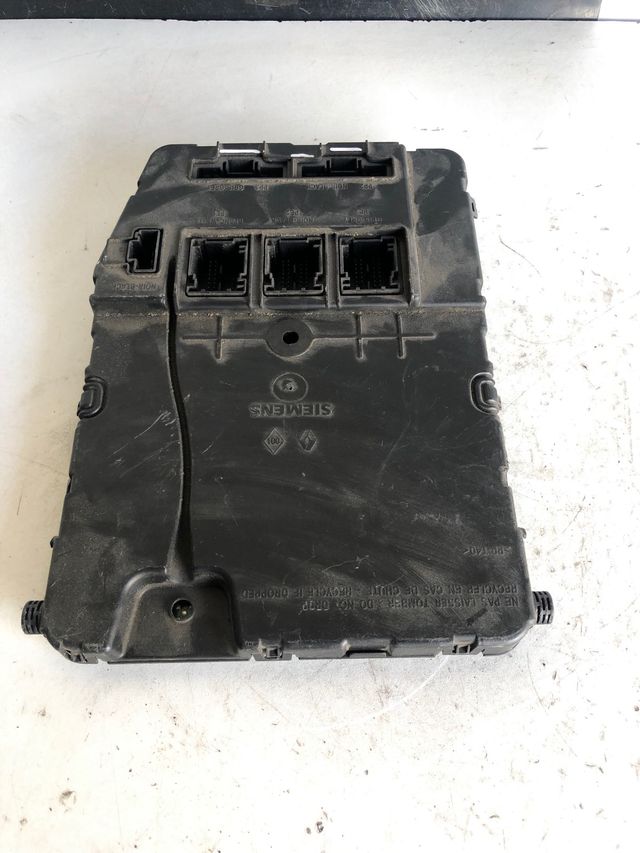 Caja de reles UCH Renault Referencia original : 8200309691 Referencia Siemens : S118400320
