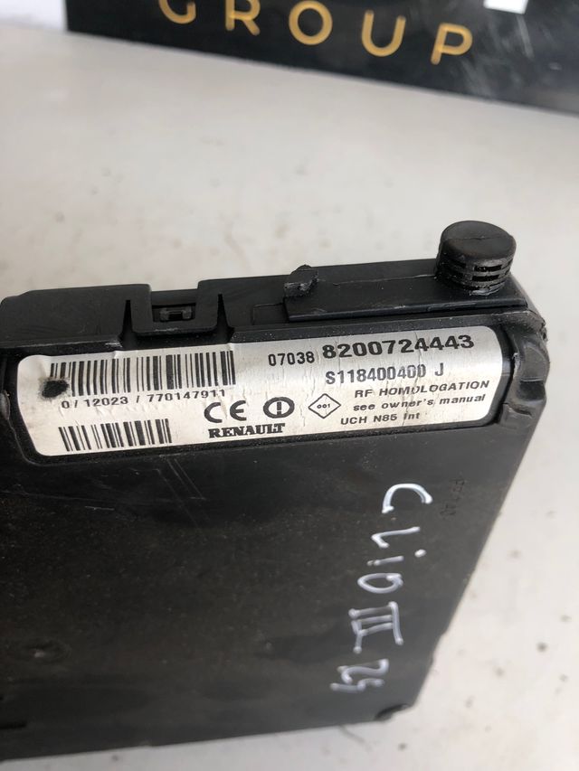 Caja de reles uch Renault clio III RS 2.0l Gasolina Referencia original : 8200724443 Referencia Siemens : S118400400