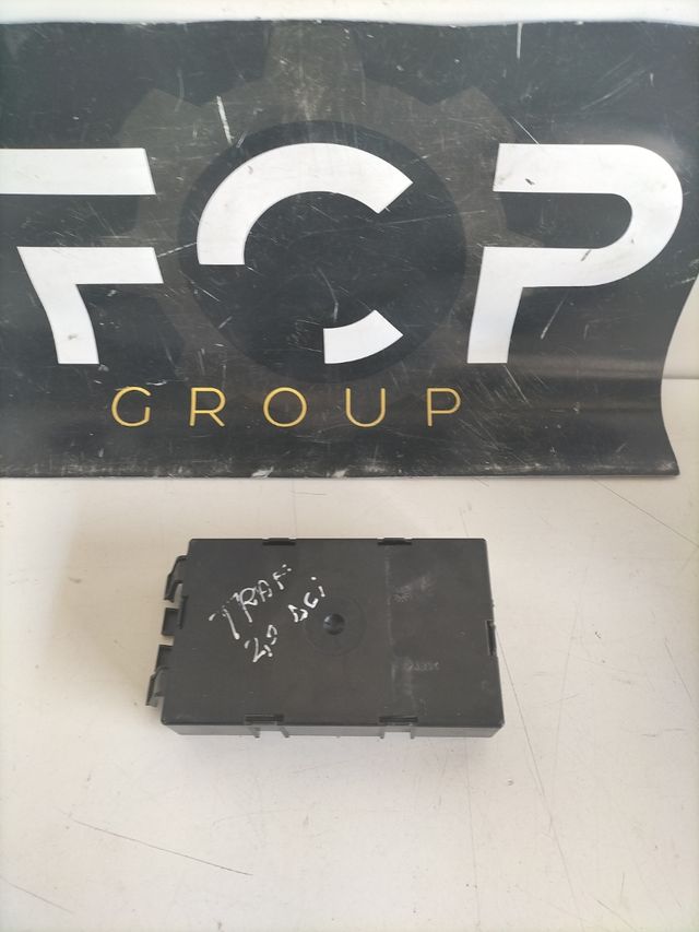Caja de reles UCH RENAULT Trafic 2 2.0L DCI Referencia original : 8200814465