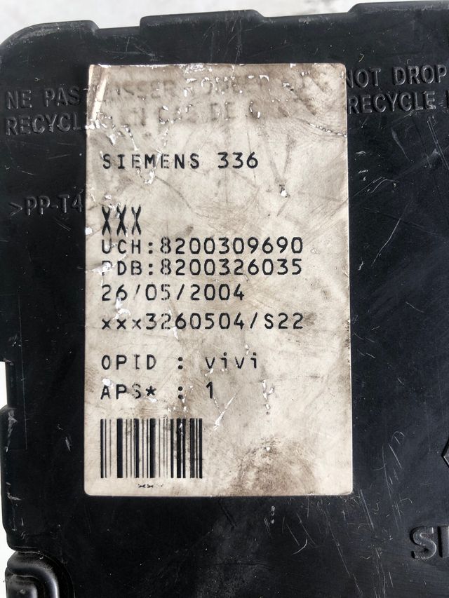 Caja de reles UCH Renault Referencia original : 8200309690 - 8200326035 Referencia Siemens : S118400220