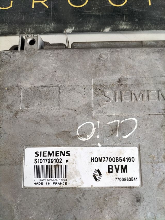 Centralita motor Renault Clio Referencia original : 7700854160 - 7700863541 Referencia Siemens : S101729102