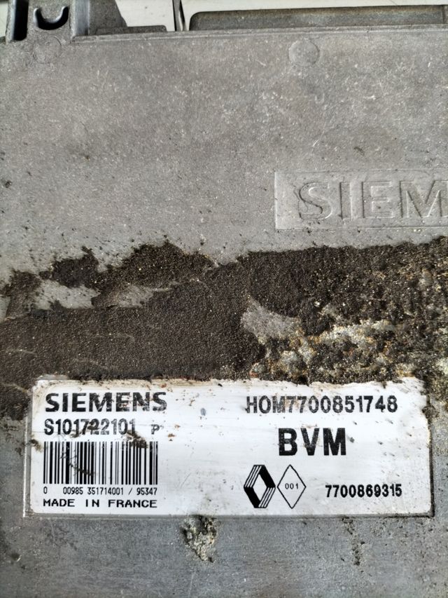 Centralita motor Renault Safrane 3.0l gasolina Referencia original : 7700851748 - 7700869315 Referencia Siemens : S101722101