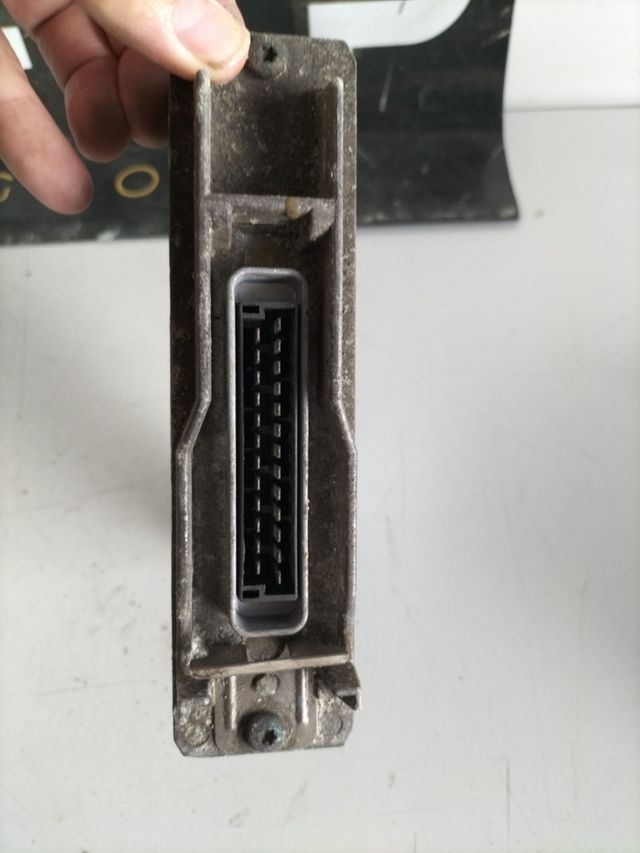 Centralita motor Renault 1.9 D Referencia original : 7700104956 - 7700109745 Referencia Lucas : R04080011C