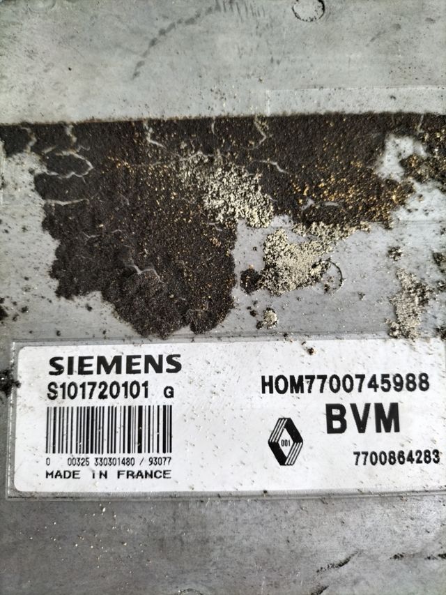 Centralita motor Renault Referencia original : 7700745988 - 7700864283 Referencia Siemens : S101720201