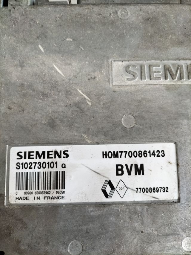 Centralita motor Renault Clio Referencia original : 7700861423 - 7700869732 Referencia Siemens : S102730101